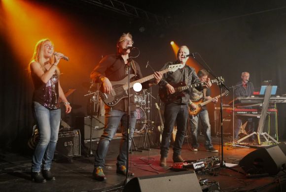 Rockband Small Town Mates beim Rockfest in der Caserne.